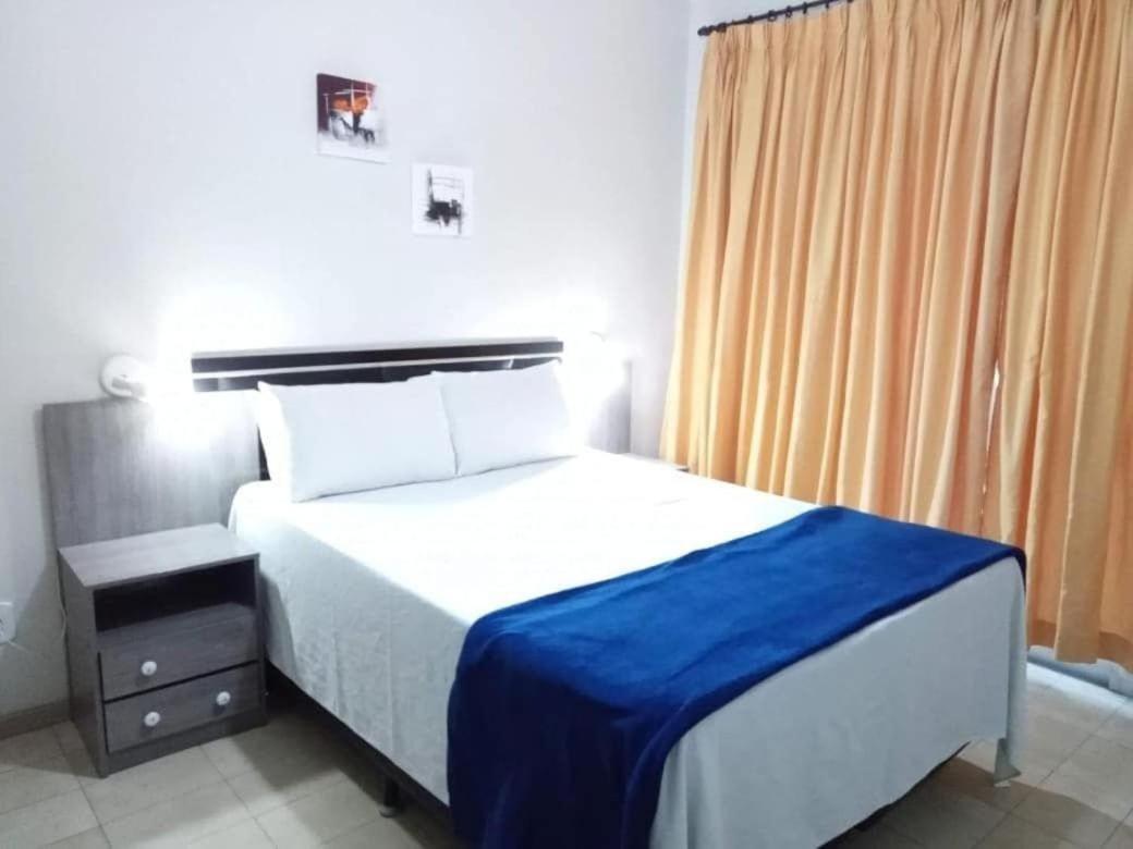 Familia A 10 Mim Da Do Em Apartamento Cabo Frío
